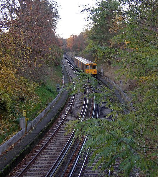 File:Berlin U3 Einschnittbahn.jpg