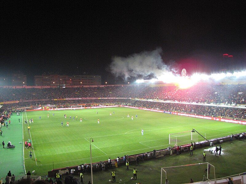 File:Galatasaray-hamburg 2009-3.jpg