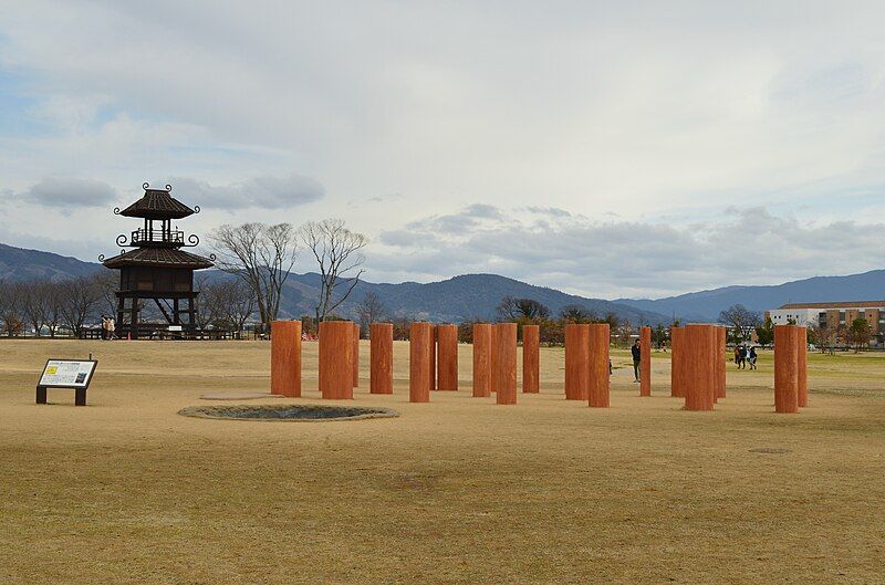 File:Karako-Kagi Site, gaikan.jpg