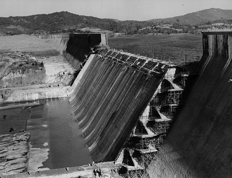 File:Linganamakki dam.jpg