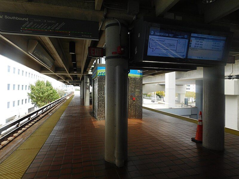 File:Lyric Theatre Station.jpg