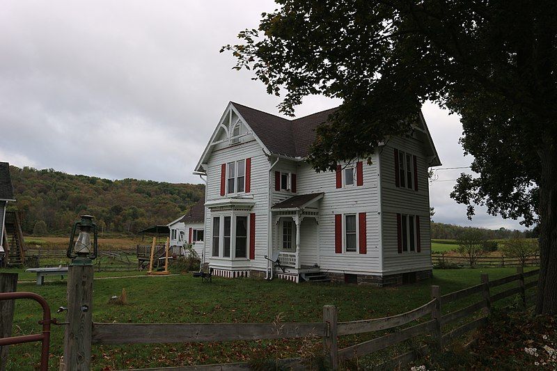 File:Maple Lawn Farm.jpg