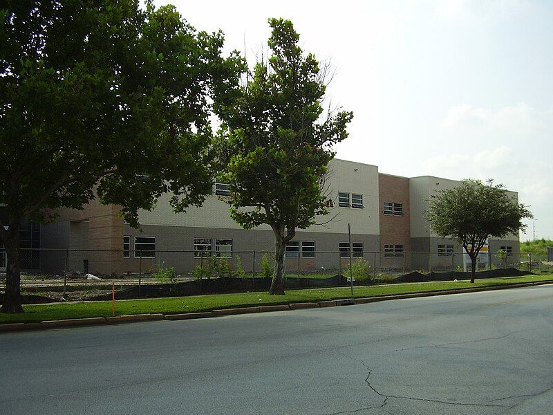 File:NewGregoryLincolnHouston.JPG