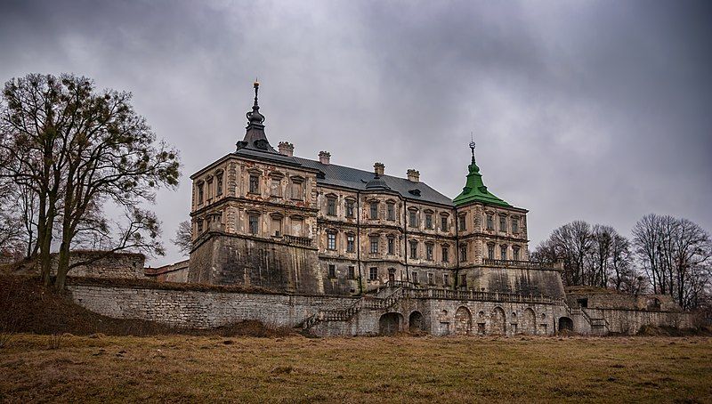 File:Pidhirtsi Castle.jpg