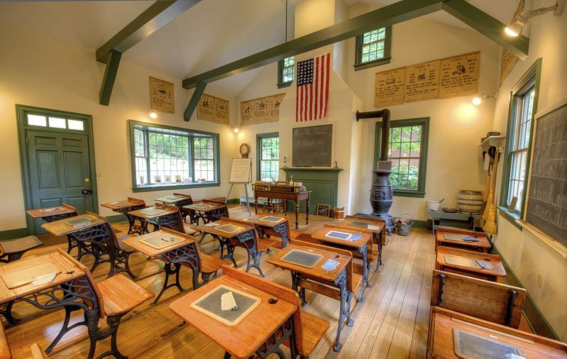 File:Schoolhouse, Roscoe Village.jpg