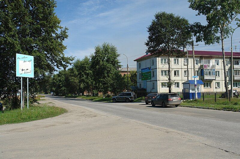 File:Street in Baikalsk.jpg