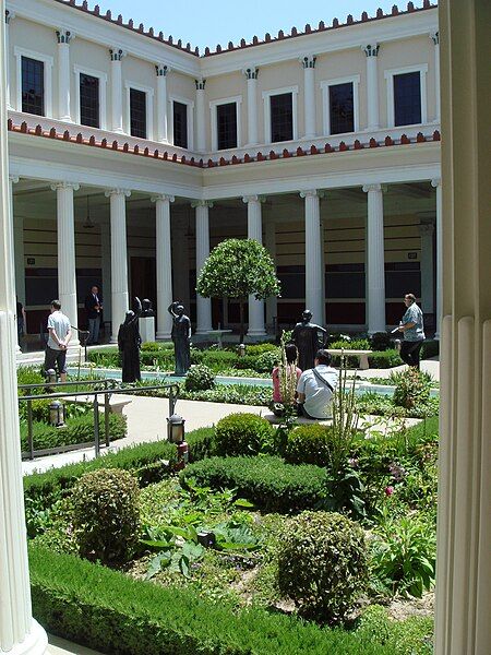 File:060807-006-GettyVilla005courtyard.jpg