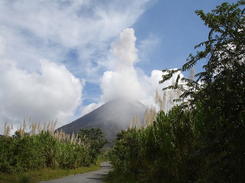 File:Arenal volcano 3.jpg