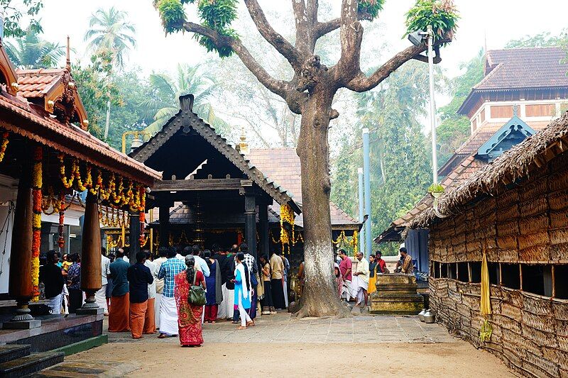 File:Avanangattilkalari temple.jpg