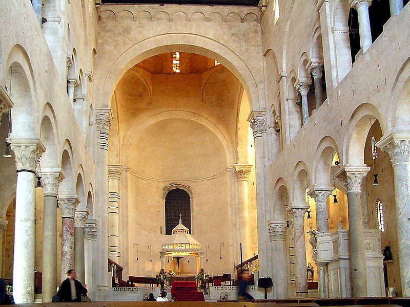 File:Bari duomo inside.jpg