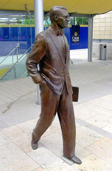 File:Cary Grant Statue.jpg