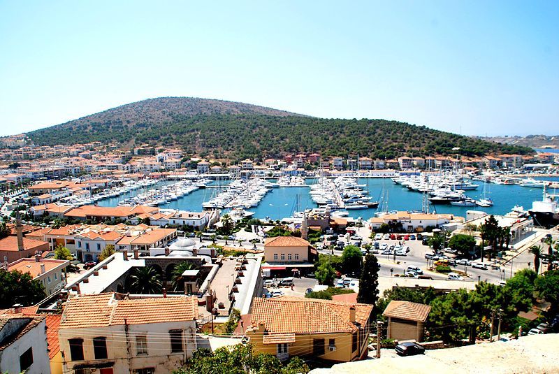 File:Cesme Marina.jpg