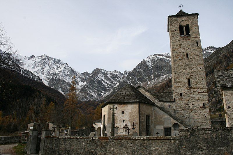 File:Chiesa Vecchia Macugnaga.jpg