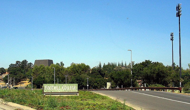 File:Foothill College entrance.jpg