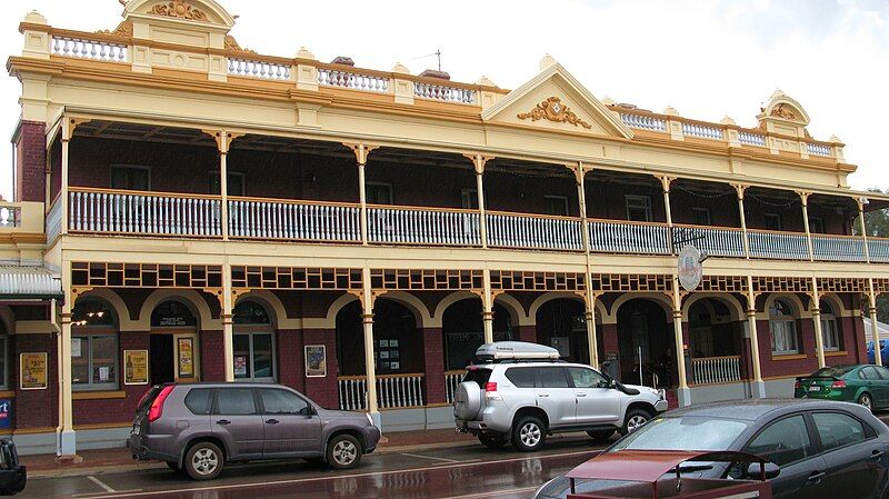 File:Freemasons Hotel Front.JPG