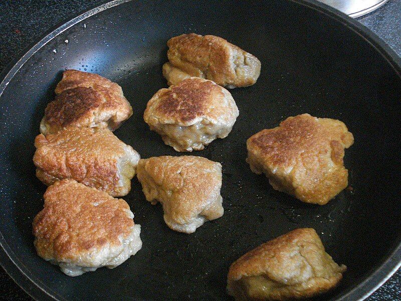 File:Frying seitan (4962744128).jpg