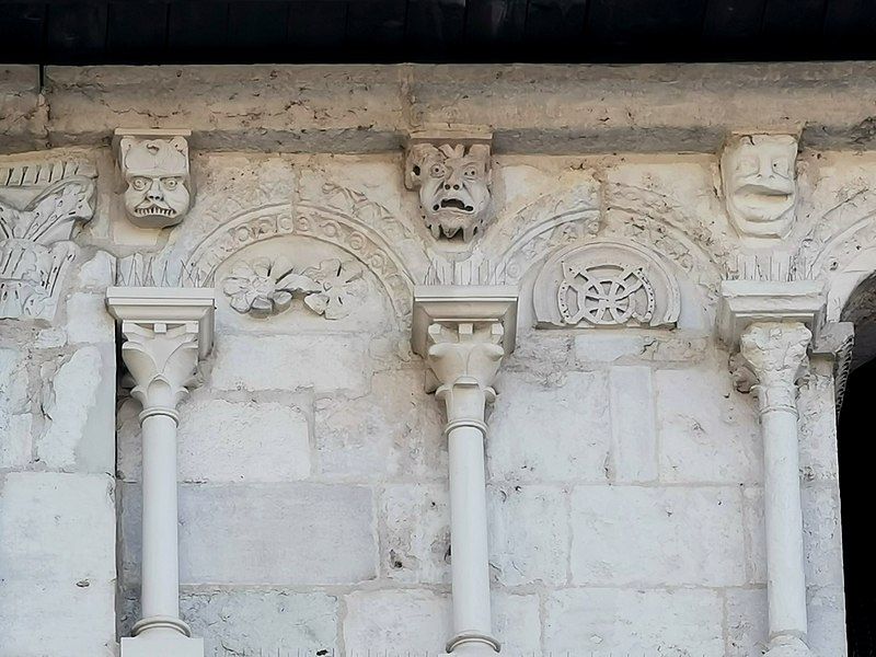 File:Gargoyles (Saint-Maurice) iii.jpg