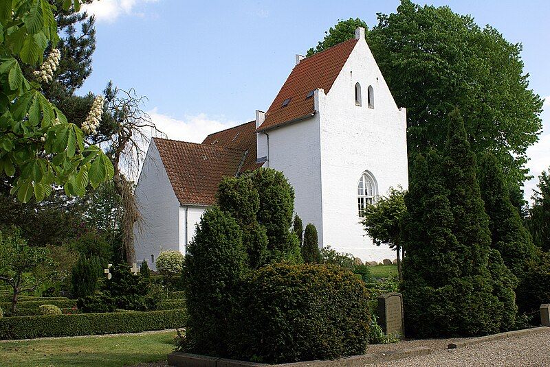 File:Gevninge-Kirke.jpg