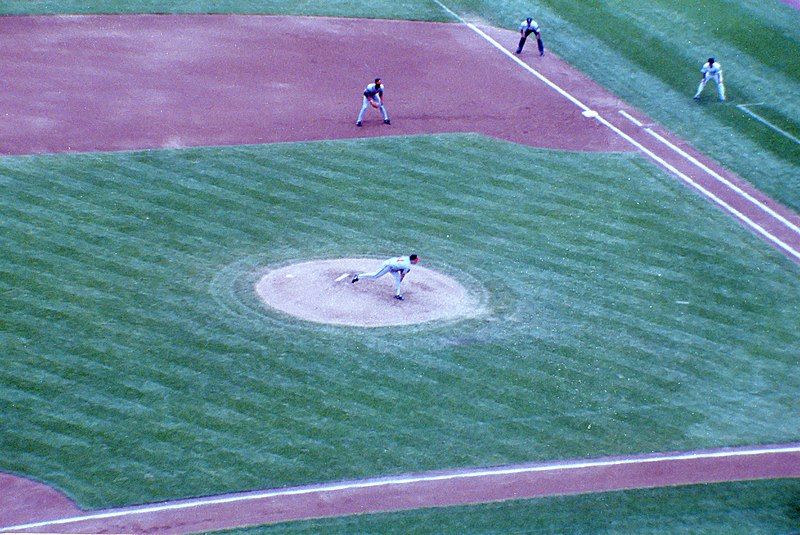 File:Greg Maddux pitching.jpg