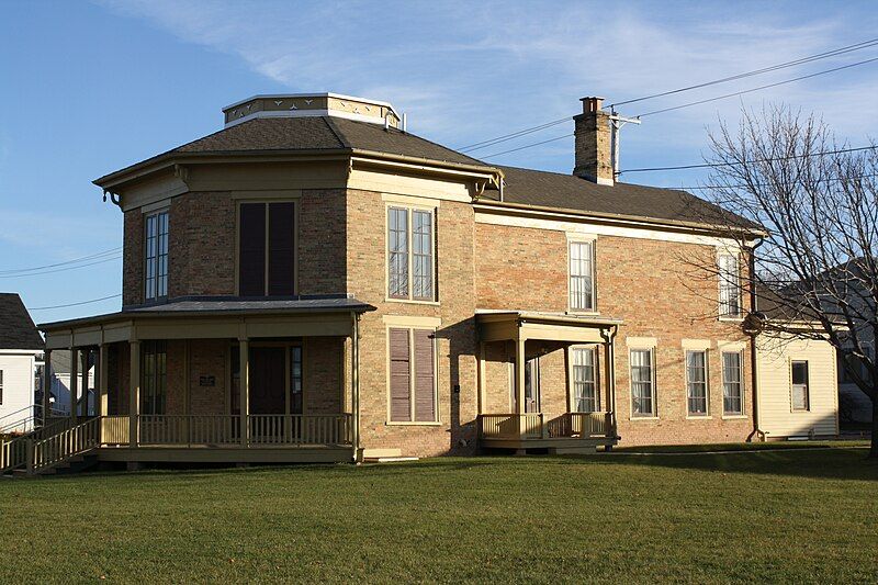 File:HiramSmithHouseFrontNeenahWisconsin.jpg