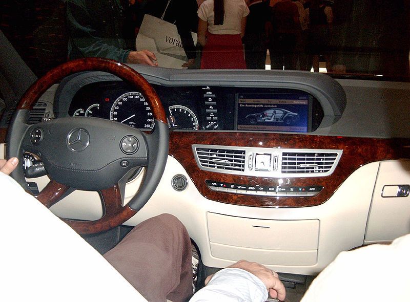 File:IAA-2005-S-Class Innenraum.jpg