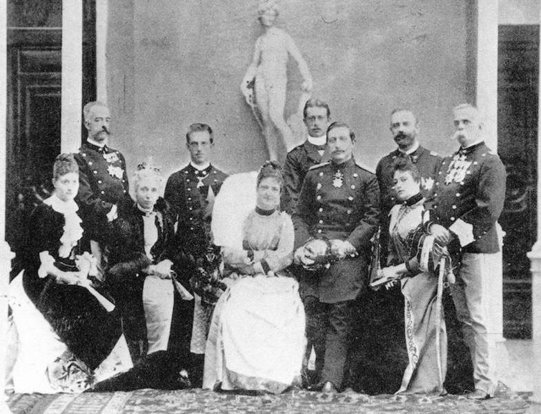 File:Italian Royal Family.jpg