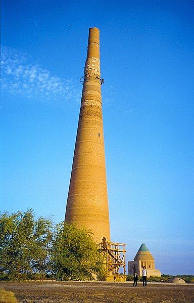 File:KonyeUrgenchMinaret.jpg