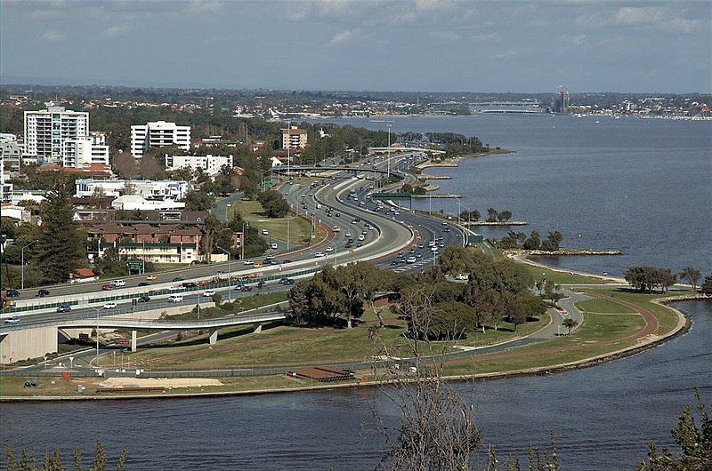 File:Kwinana Freeway-Kings Park.jpg