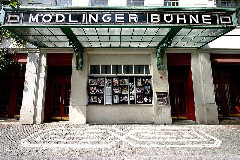 File:Mödlinger Bühne.jpg