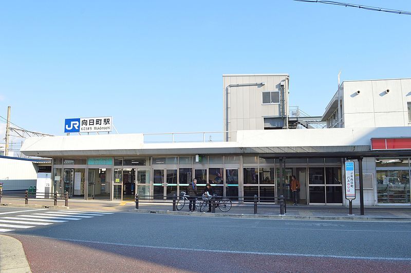 File:Mukomachi Station ekisha.JPG