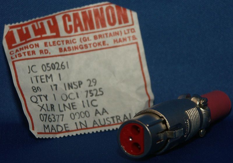 File:PICT6266a XLR-LNR Plug.jpg