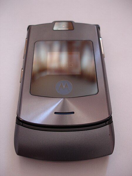 File:RAZR V3i front.JPG