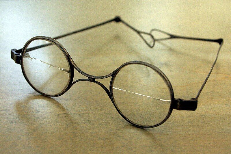 File:Schubert's Brille.jpg