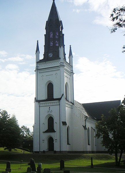 File:Skinnskatteberg kyrka2.jpg