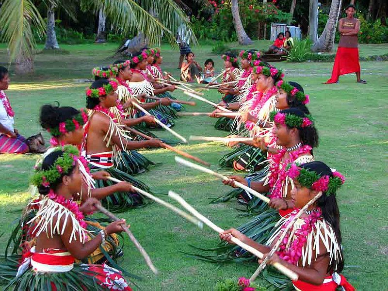 File:Ulithi-Dancers.jpg