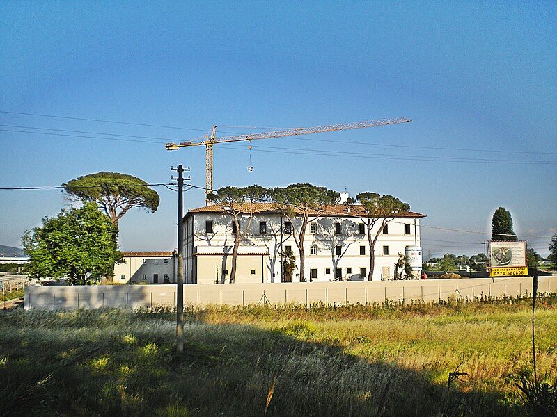 File:Villa Novellucci 01.jpg