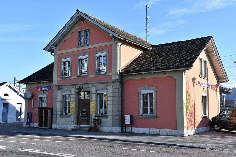 File:Bahnhof Aarberg 2020.jpg