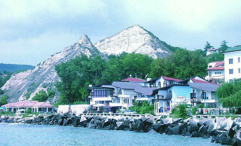 File:Balchik-costal1.jpg