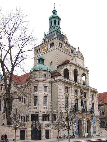 File:Bayerisches Nationalmuseum Muenchen-1.jpg