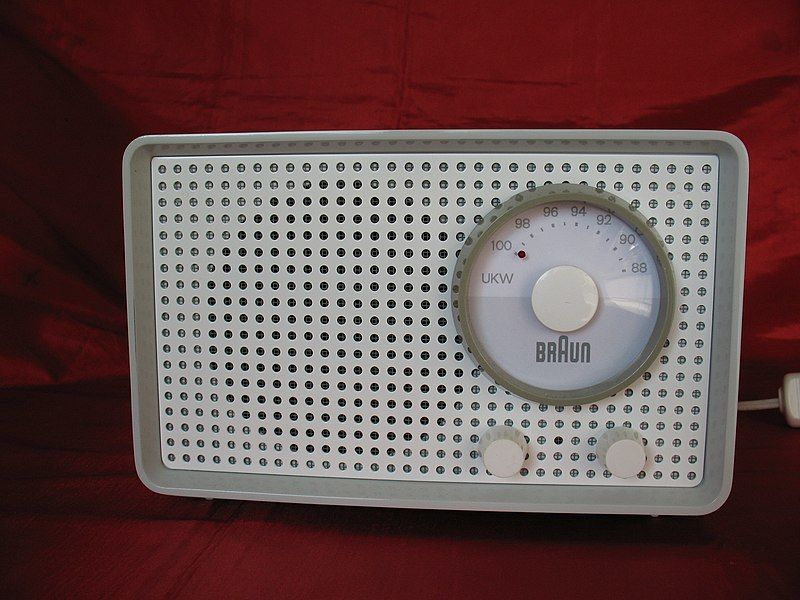 File:Braun Röhrenradio SK1.jpg