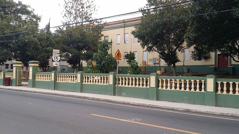 File:Escuela Benhamin Harrison.jpg