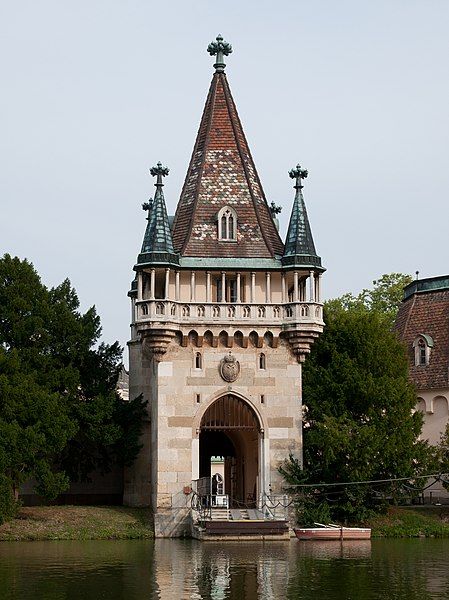 File:Franzensburg - Laxenburg.jpg