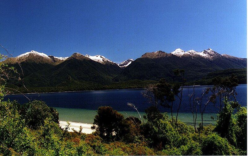 File:Frasers Beach Walk.jpg