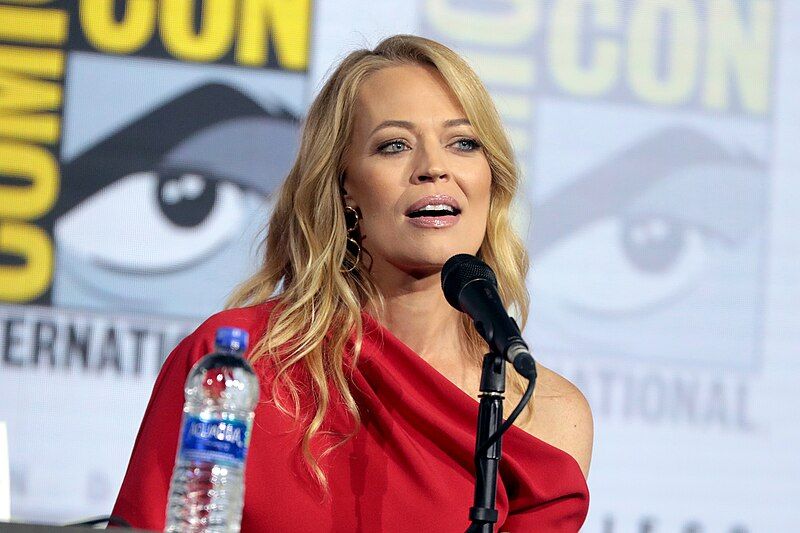 File:Jeri Ryan (48460260497).jpg