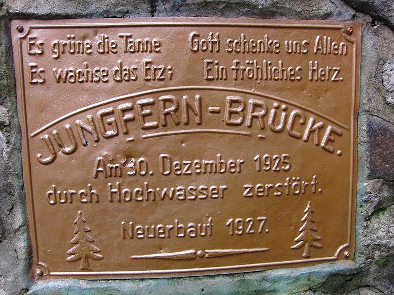 File:Jungfern-Brücke Board.jpg