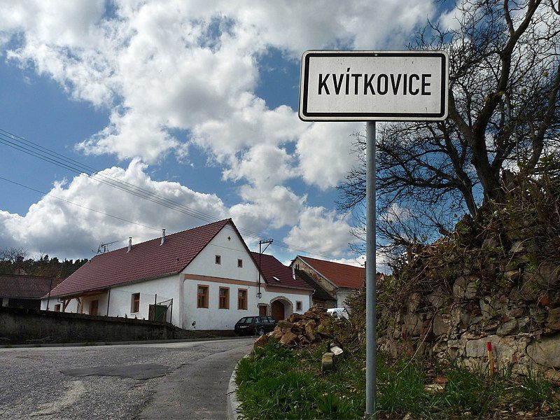 File:Kvítkovice (ČB) cedule.jpg