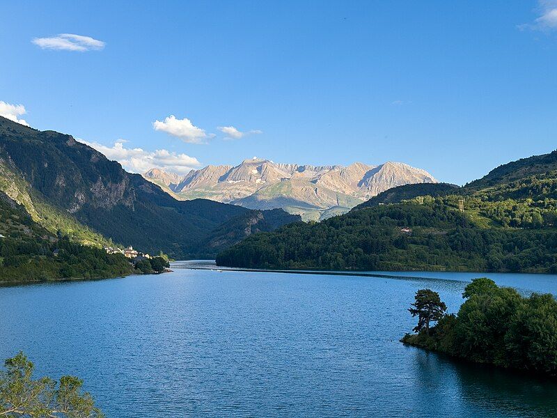 File:Lanuza Reservoir 02.jpg