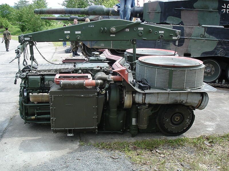 File:Leopard2 Triebwerk.jpg