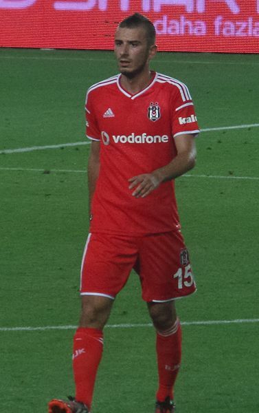 File:Oğuzhan Özyakup (1).JPG