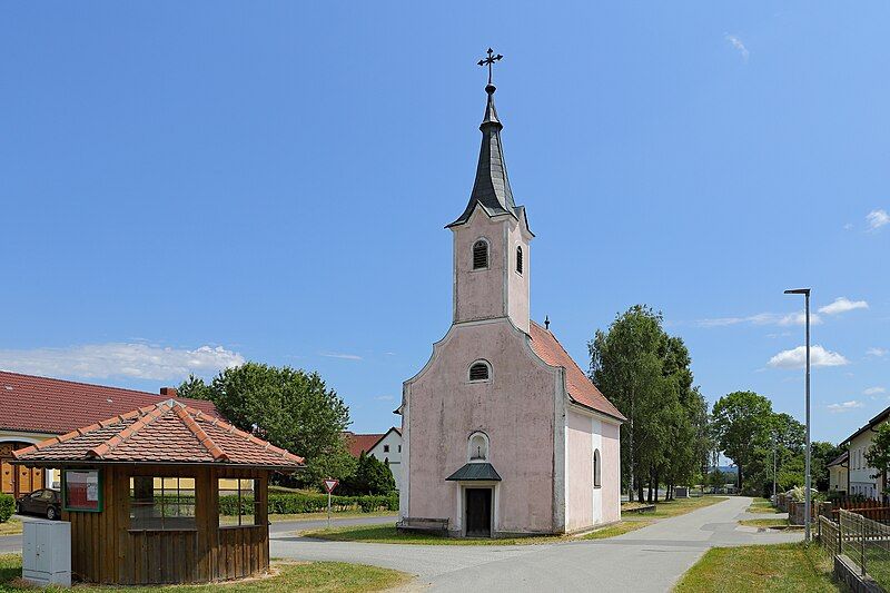 File:Ortskapelle Schirnes 2023-07.jpg